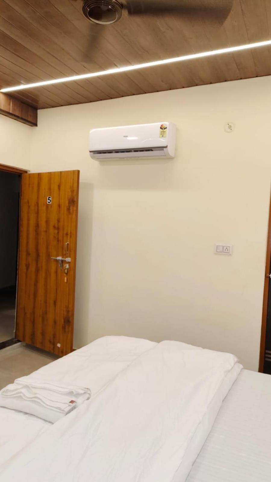 Sunrise Homestay Agra-Rooftop View Taj Mahal Agra  Exterior foto